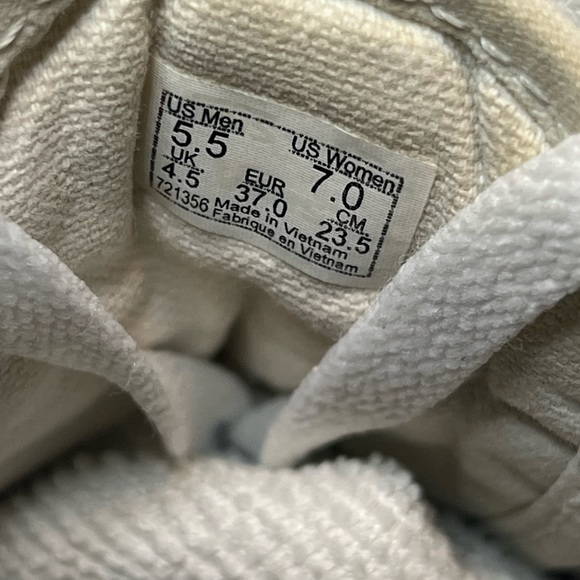 Vans Old Skool Classic Tumble Shoe white leather size 7 in women size 5.5 in men - Picture 15 of 15